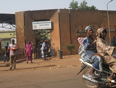10.Ouagadougou_SortintDeLHospital_LdiaVilalta_web_copy