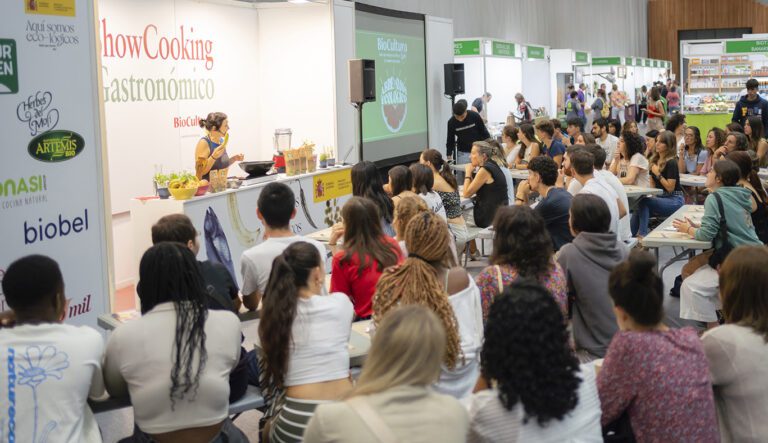 Mostra de productesi receptes CULINÀRIES Del 29 de maig a l’1 de juny, BioCultura, la Fira de productes ecològics i consum responsable torna a aterrar a Barcelona. Aquesta 31 edició, BioCultura 2025 estarà ubicada a la Farga de l’Hospitalet